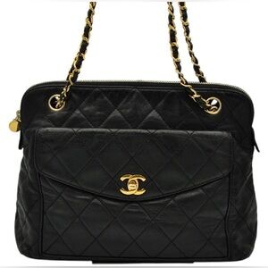 586 Chanel timeless quilted shoulder bag